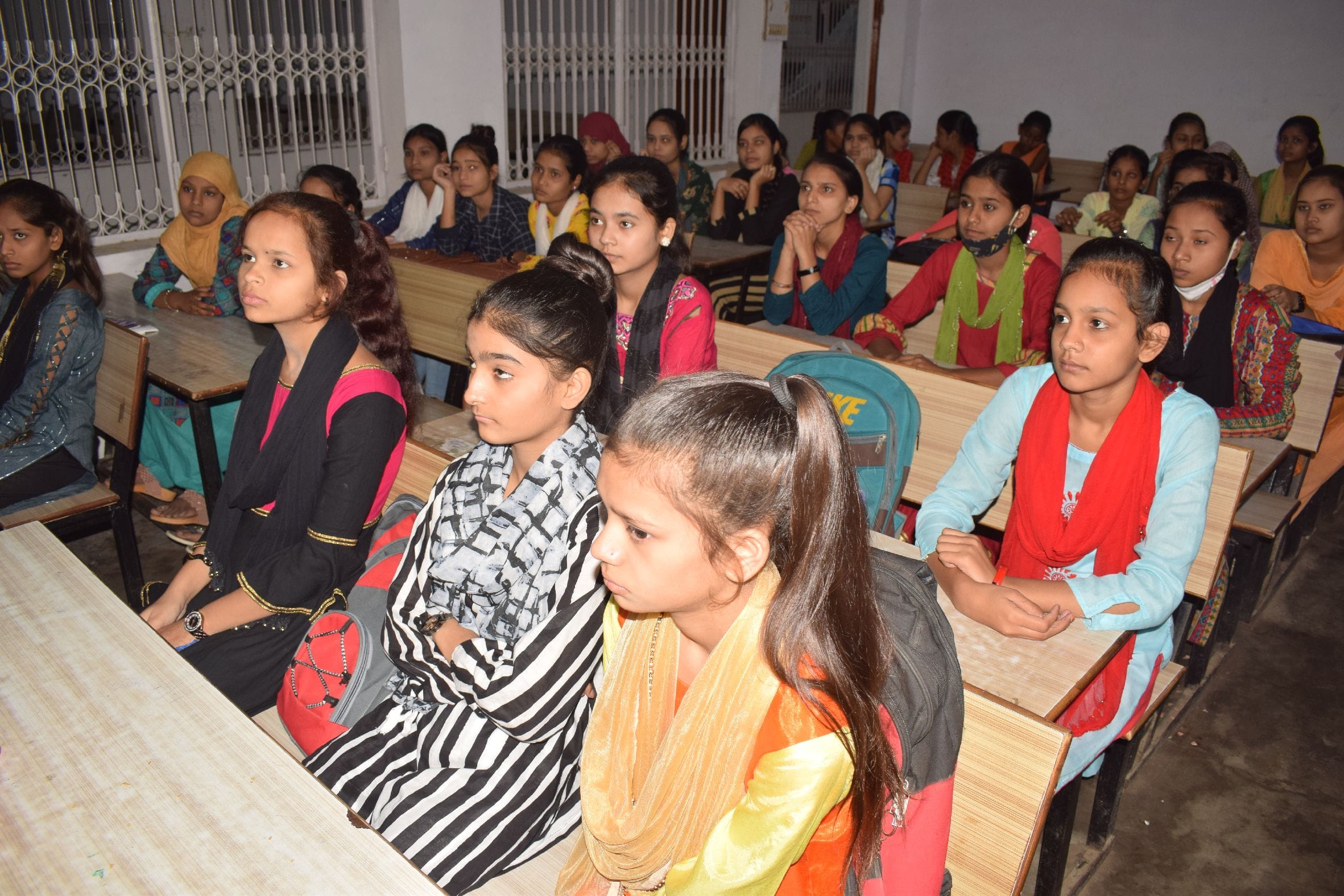 शाहजहांपुर के नेशनल गर्ल्र्स इंटर कॉलेज में अपराजिता कार्यक्रम में उपस्थित छात्राएं। संवाद शाहजहांपुर के नेशनल गर्ल्र्स इंटर कॉलेज में अपराजिता कार्यक्रम में उपस्थित छात्राएं। संवाद