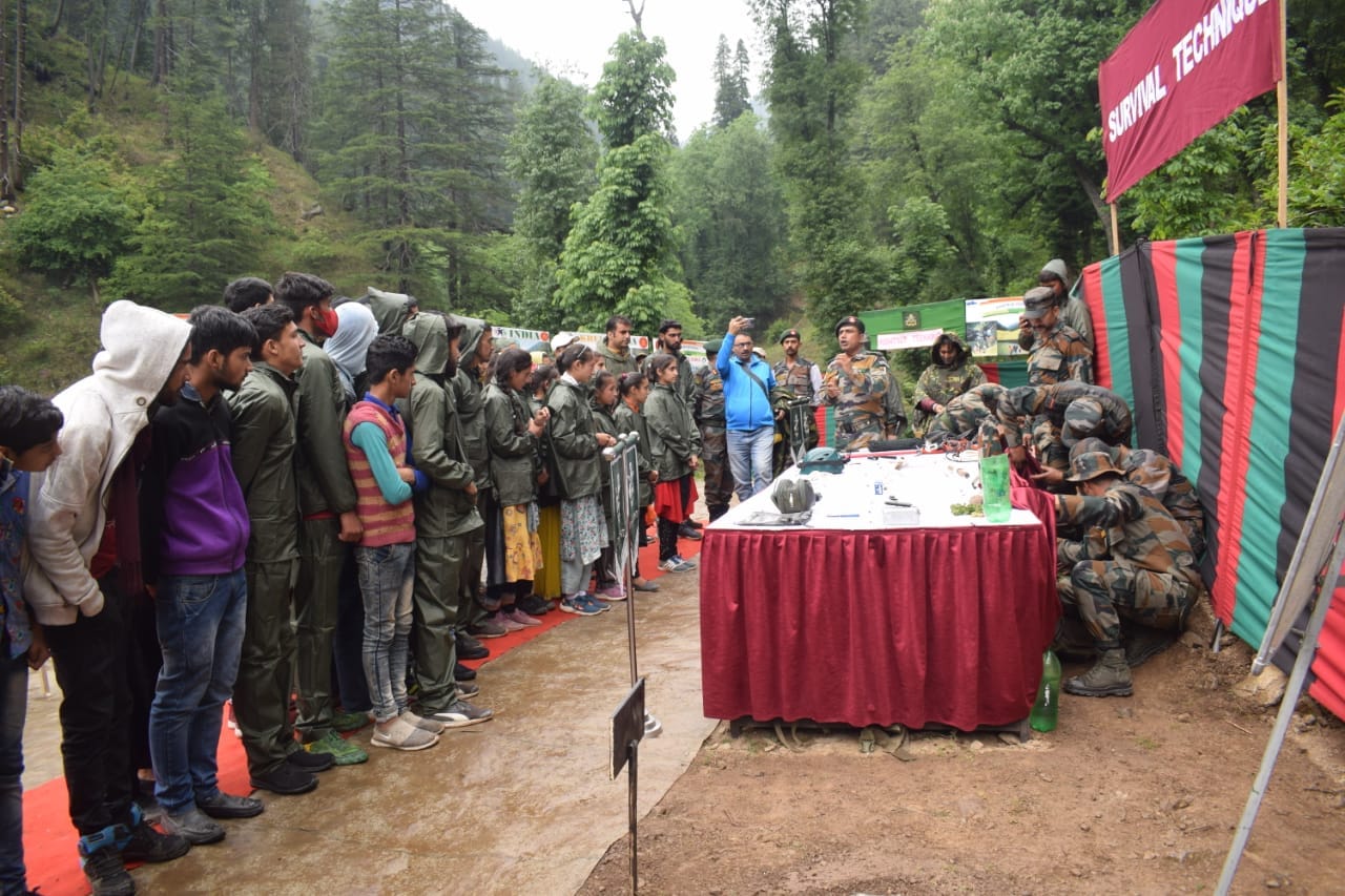 फोटो....भारतीय सेना ने ट्रेकिंग का आयोजन किया।