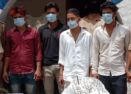 लालगंज पुलिस द्वारा तमंचा बनाने व अर्द्धनिर्मित तमंचे के साथ गिरफ्तार आरोपी। संवाद
