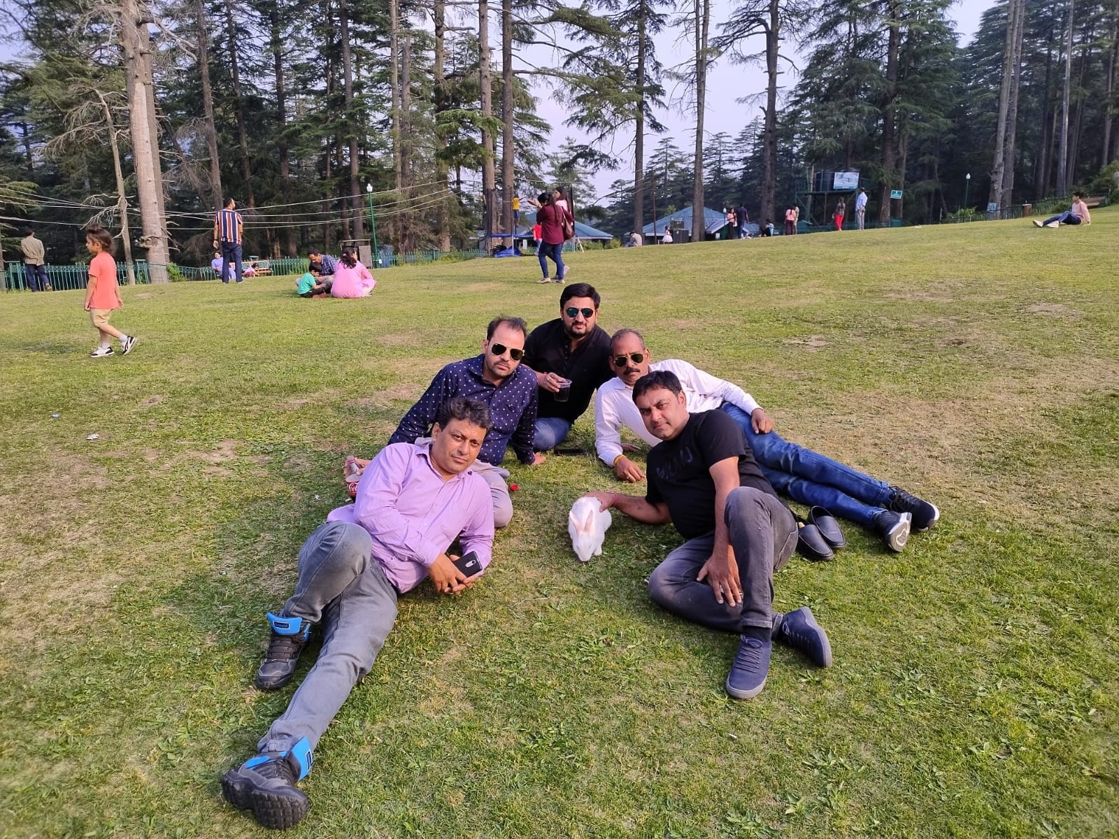 पटनीटाप में सैलानी आंनद लेते हुए:- संवाद पटनीटाप में सैलानी आंनद लेते हुए:- संवाद