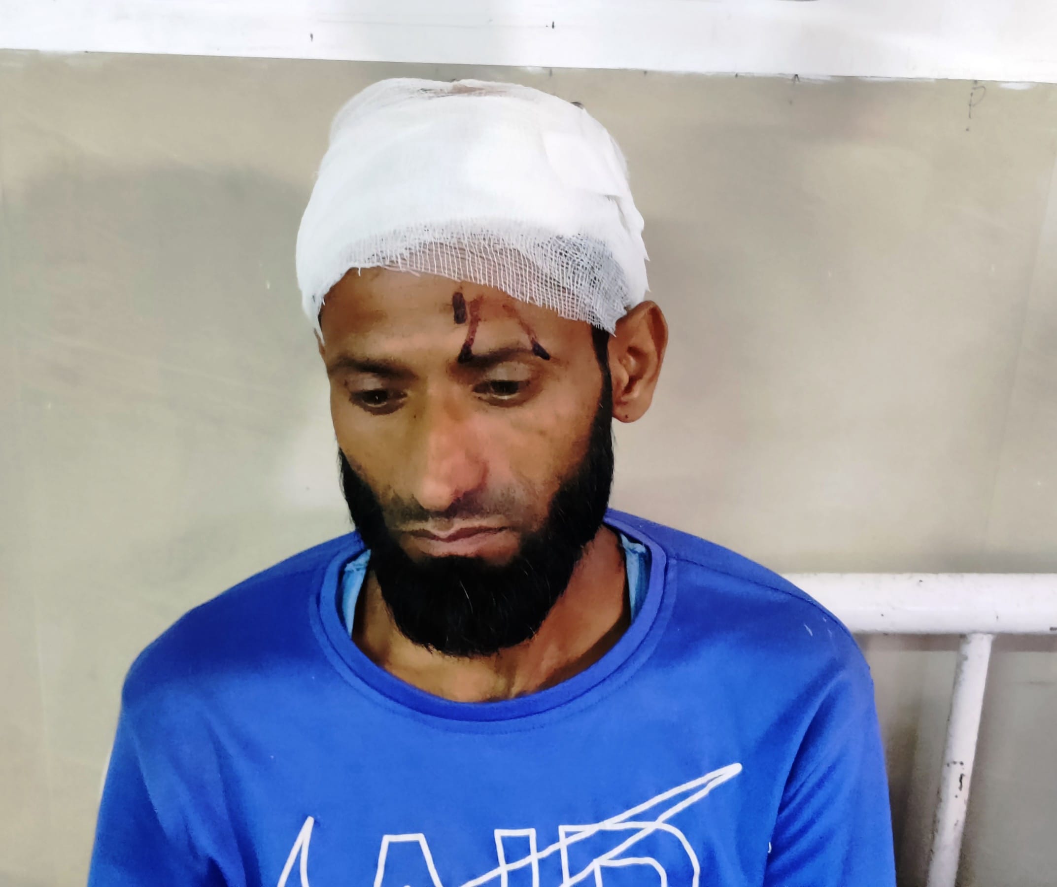 उधमपुर: सड़क हादसे में घायल जिला अस्पताल में उपचार दिन. उधमपुर: सड़क हादसे में घायल जिला अस्पताल में उपचार दिन.