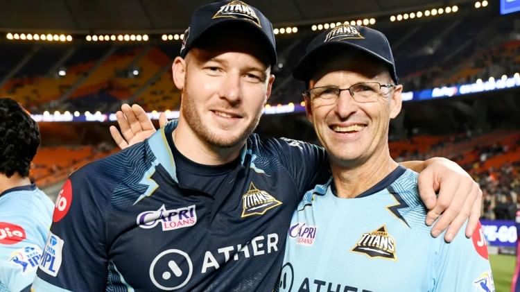 जितपछि डेभिड मिलर र सहायक प्रशिक्षक ग्यारी कर्स्टन