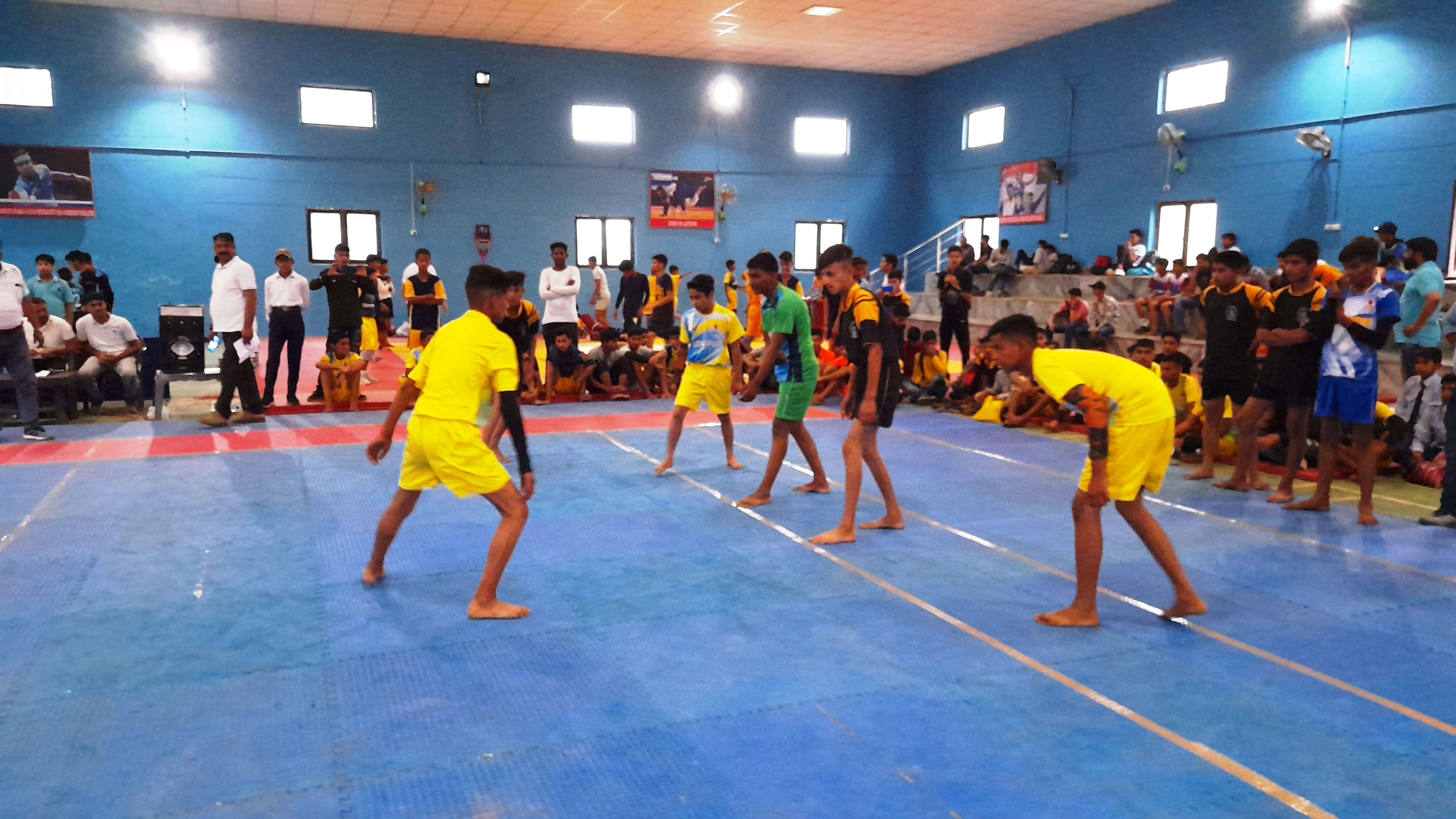 उधमपुर: इंटर जोनल प्रतियोगिता में हुए कबड्डी के मुकाबले में भाग लेते  खिलाड़ी.