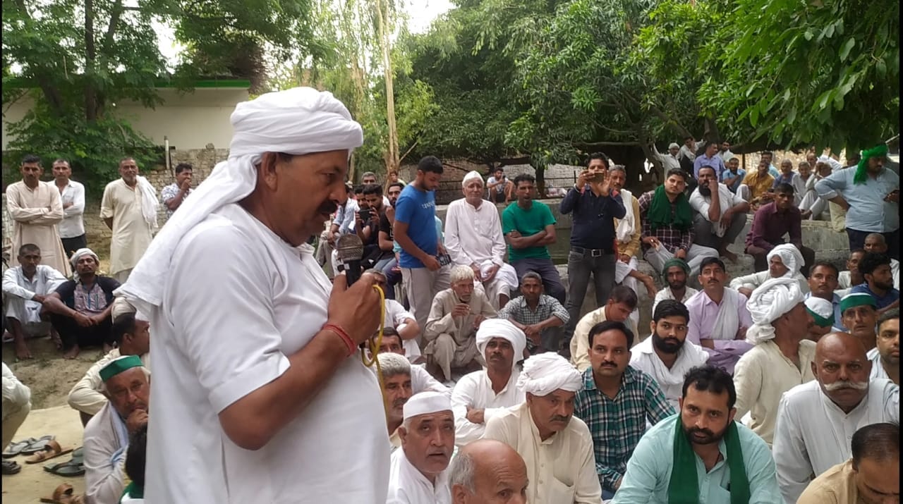 मुजफ्फरनगर : सिसौली में पंचायत को संबोधित करते चौधरी नरेश टिकैत। मुजफ्फरनगर : सिसौली में पंचायत को संबोधित करते चौधरी नरेश टिकैत।