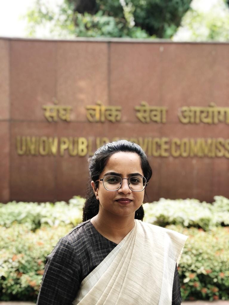 दुबहर क्षेत्र के शिवपुर दीयर नई बस्ती निवासिनी आईपीएस बनी श्रृष्टि सिंह। दुबहर क्षेत्र के शिवपुर दीयर नई बस्ती निवासिनी आईपीएस बनी श्रृष्टि सिंह।