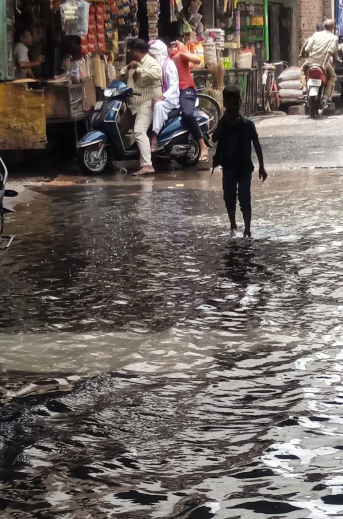 बाबरी मंडी में जलभराव बाबरी मंडी में जलभराव