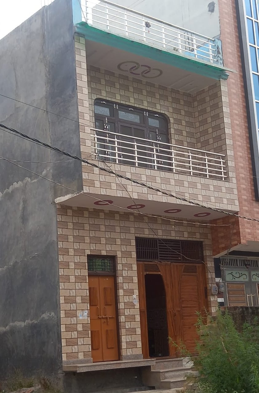 बागपत के केडीआर स्कूल के पास प्रधानमंत्री आवास योजना से डूडा कर्मचारी ने बनाया तीन मंजिल मकान बागपत के केडीआर स्कूल के पास प्रधानमंत्री आवास योजना से डूडा कर्मचारी ने बनाया तीन मंजिल मकान
