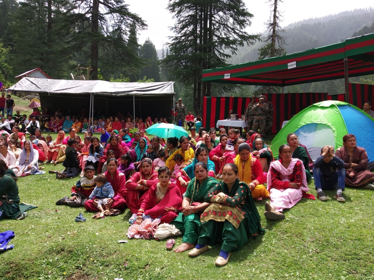 भद्रवाह में आयोजित फॉक्सग्लोव ब्लूम्स फेस्टिवल में कार्यक्रम प्रस्तुत करते कलाकार व मौजूद स्थ? भद्रवाह में आयोजित फॉक्सग्लोव ब्लूम्स फेस्टिवल में कार्यक्रम प्रस्तुत करते कलाकार व मौजूद स्थ?