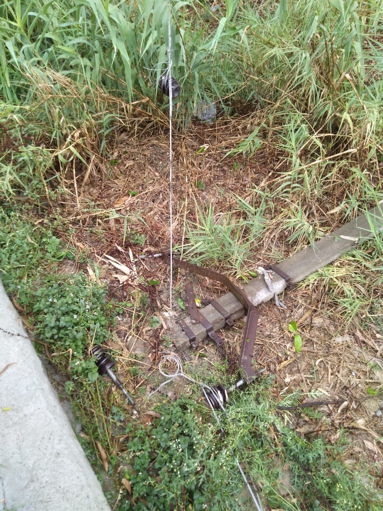 चिरैयाकोट क्षेत्र के रसूलपुर गांव तेज आंधी में बिजली का खंभा।संवाद चिरैयाकोट क्षेत्र के रसूलपुर गांव तेज आंधी में बिजली का खंभा।संवाद