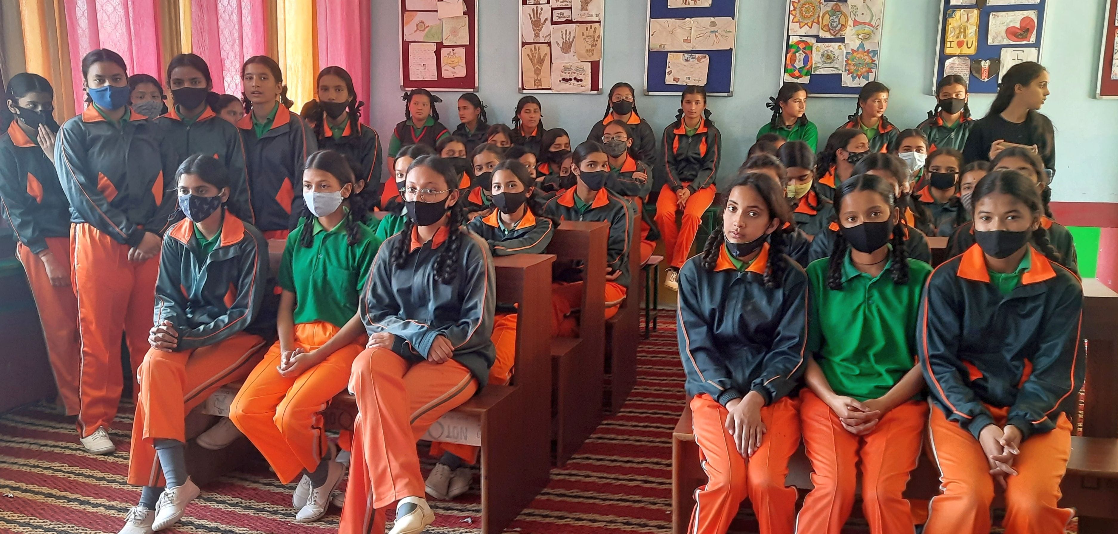 पिथौरागढ़ ग्रीन वैली पब्लिक स्कूल में अपराजिता कार्यक्रम में मौजूद छात्राएं। संवाद न्यूज एजें?