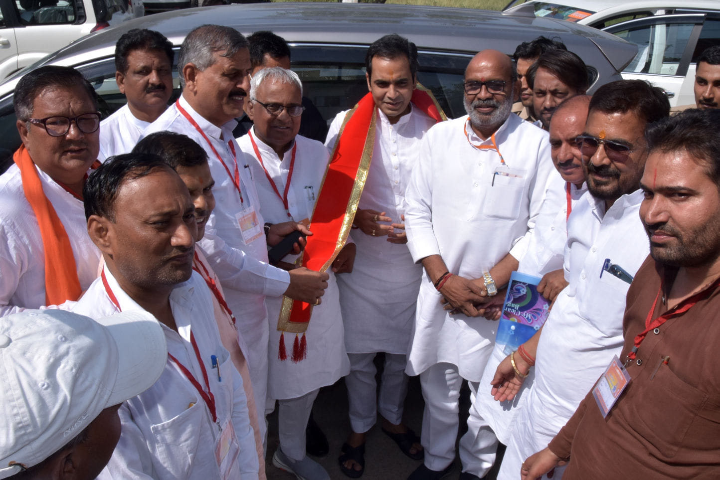 दिल्ली रोड स्थित भाजपा कार्यालय पर पहुंचे भाजपा नेता पंकज सिंह का स्वागत करते जिलाध्यक्ष व अन्य ?