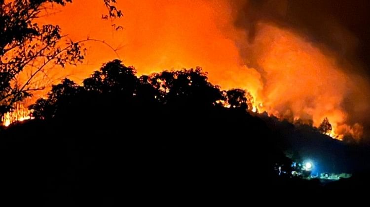 Fire: फ्रांस, स्पेन और पुर्तगाल में घरों में फंसे सैकड़ों लोगों को बचाया गया, भीषण गर्मी से 238 लोगों की मौत