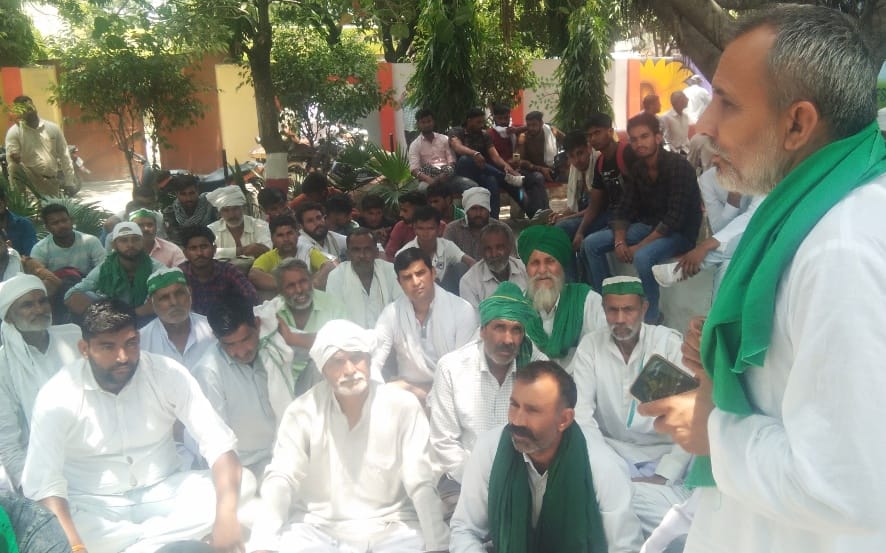 नजीबाबाद में किसानों को संबोधित करते चौ.वीर सिंह। नजीबाबाद में किसानों को संबोधित करते चौ.वीर सिंह।