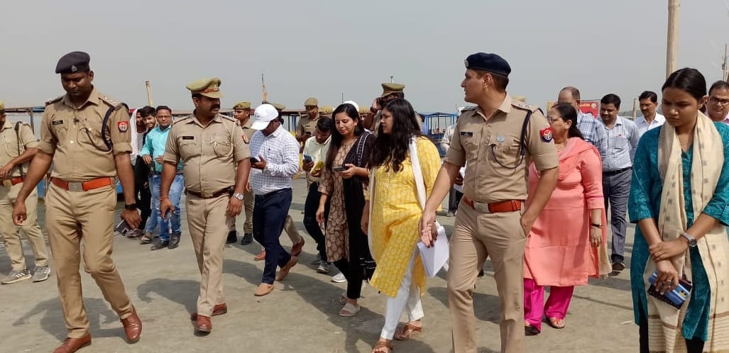 ब्रजघाट में गंगा दशहरा को लेकर व्यवस्थाओं का जायजा लेते डीएम एवं एसपी। ब्रजघाट में गंगा दशहरा को लेकर व्यवस्थाओं का जायजा लेते डीएम एवं एसपी।