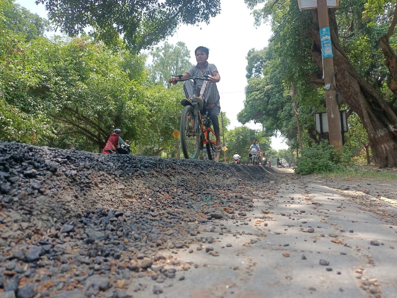 बरेली-टनकपुर हाइवे - डीएम आवास के सामने। संवाद बरेली-टनकपुर हाइवे - डीएम आवास के सामने। संवाद