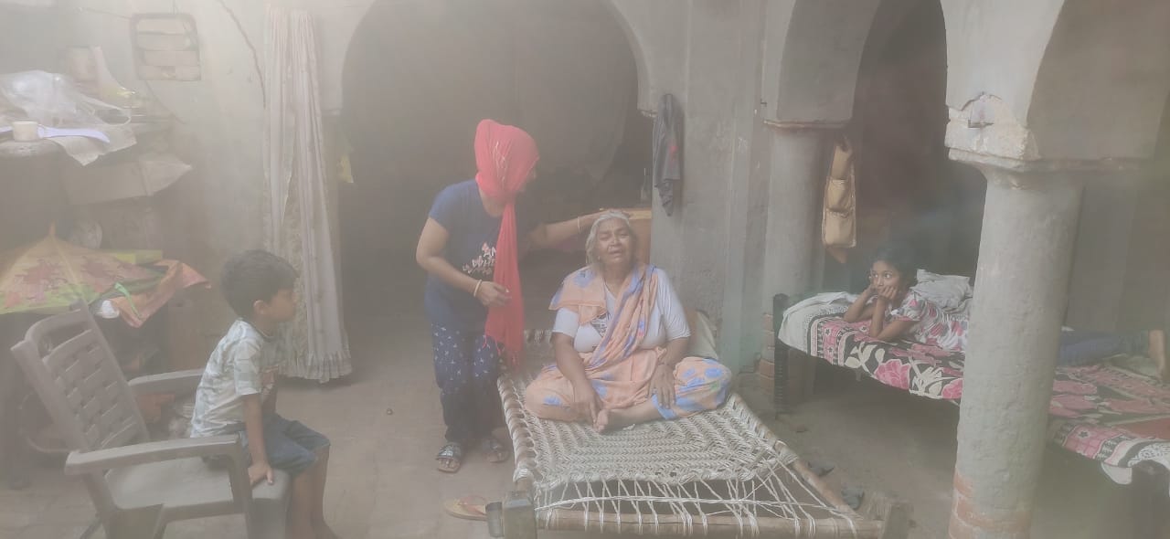 सूभरी में विलाप करते मृतक के परिजन सूभरी में विलाप करते मृतक के परिजन