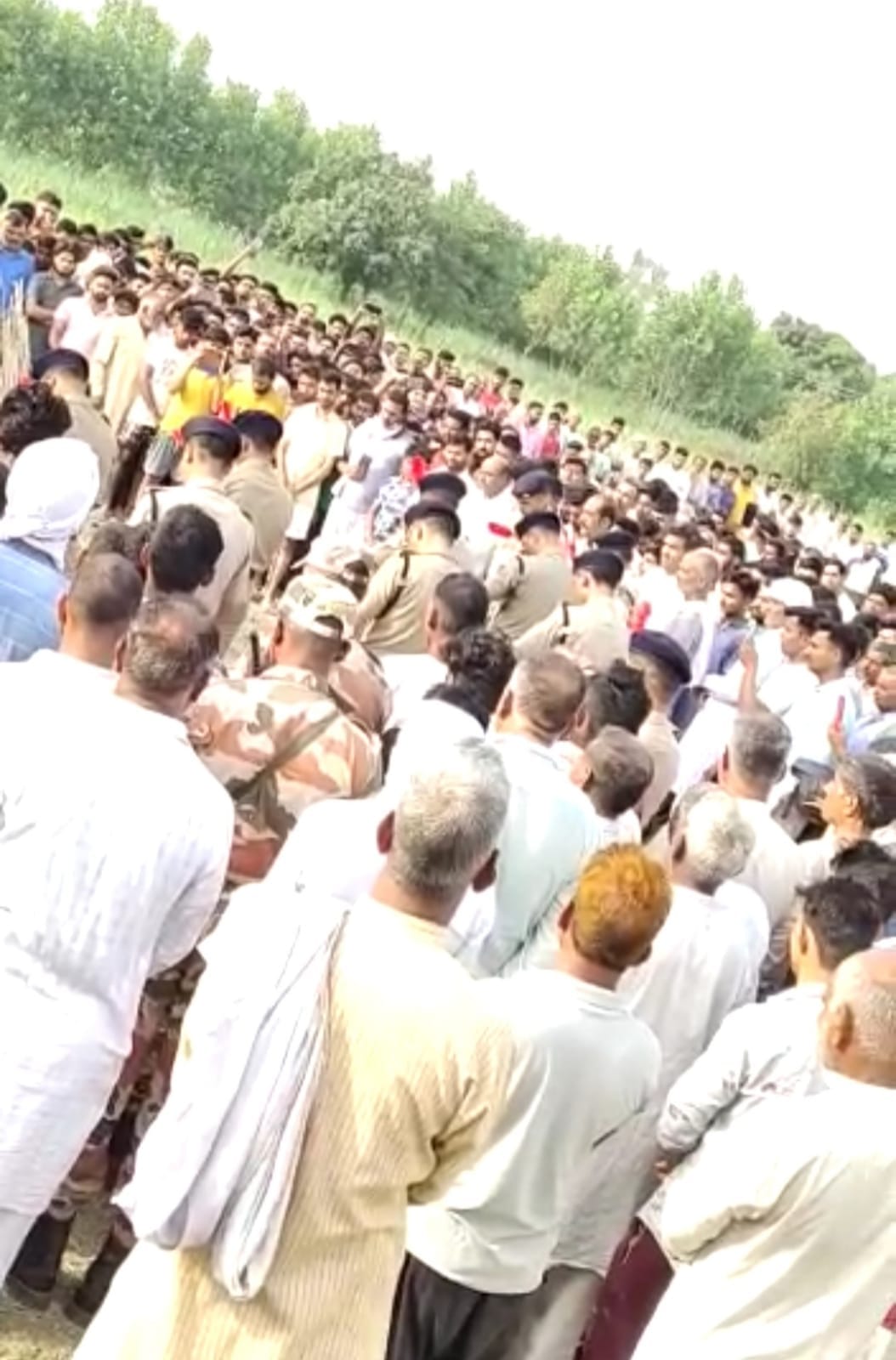 आईटीबीपी जवान के अंतिम संस्कार में उमड़ी भीड़