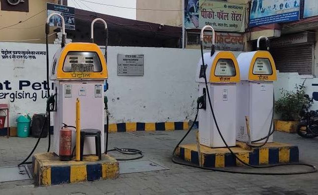 अल्मोड़ा सुनसान पड़ा पेट्रोल पंप