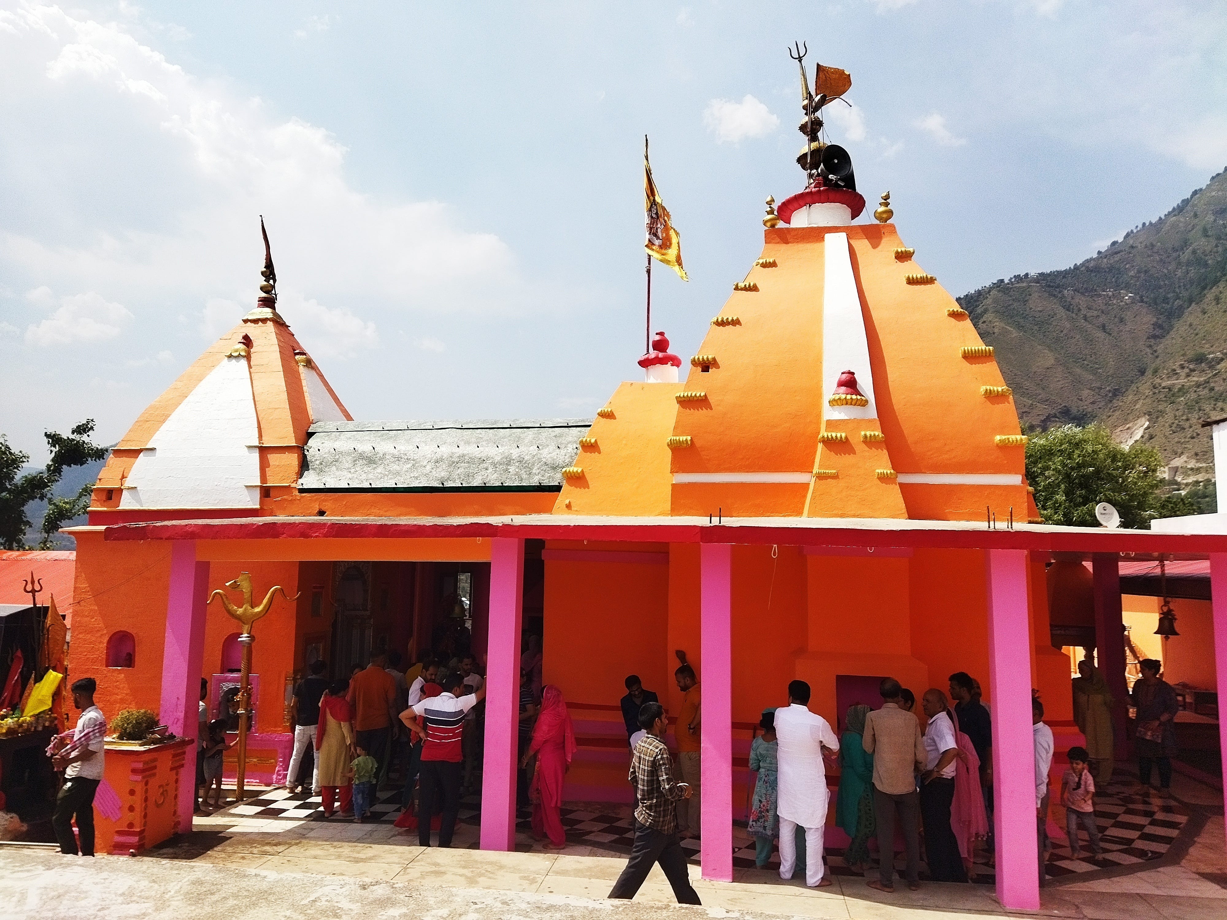 सुद्धमहादेव मंदिर का बाहर का दृश्य:- संवाद सुद्धमहादेव मंदिर का बाहर का दृश्य:- संवाद