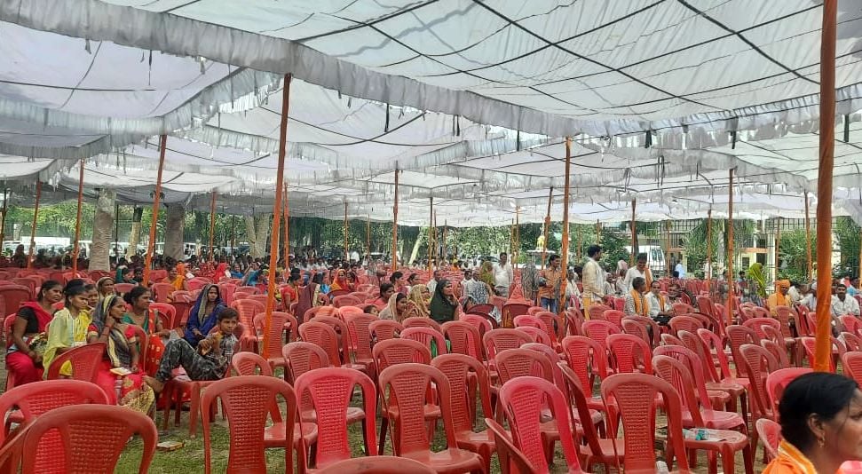 फोटो-14- सम्मेलन में खाली रहीं कुर्सियां फोटो-14- सम्मेलन में खाली रहीं कुर्सियां