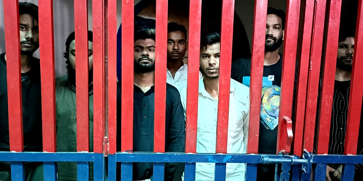 सहारनपुर में बवाल के बाद गिरफतार किये गये उपद्रवी सहारनपुर में बवाल के बाद गिरफतार किये गये उपद्रवी