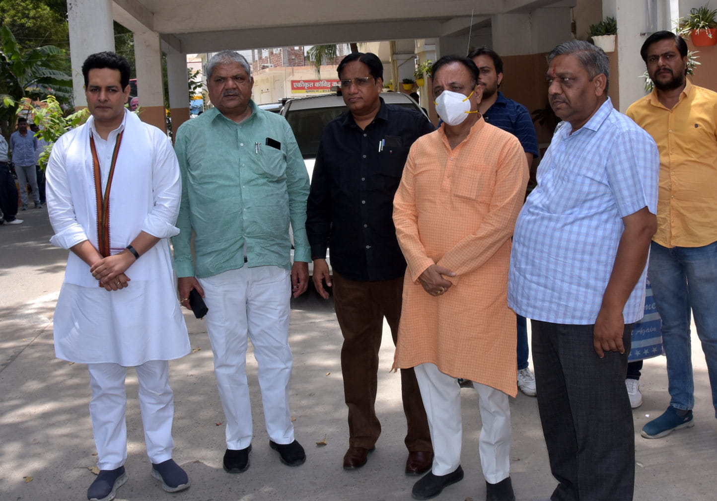 सहारनपुर में कल हुऐ बवाल के बाद डीएम एसएसपी से मिलने पहुंचे भाजपा चिधायक मेयर जिला पंचायत अध्यक्? सहारनपुर में कल हुऐ बवाल के बाद डीएम एसएसपी से मिलने पहुंचे भाजपा चिधायक मेयर जिला पंचायत अध्यक्?