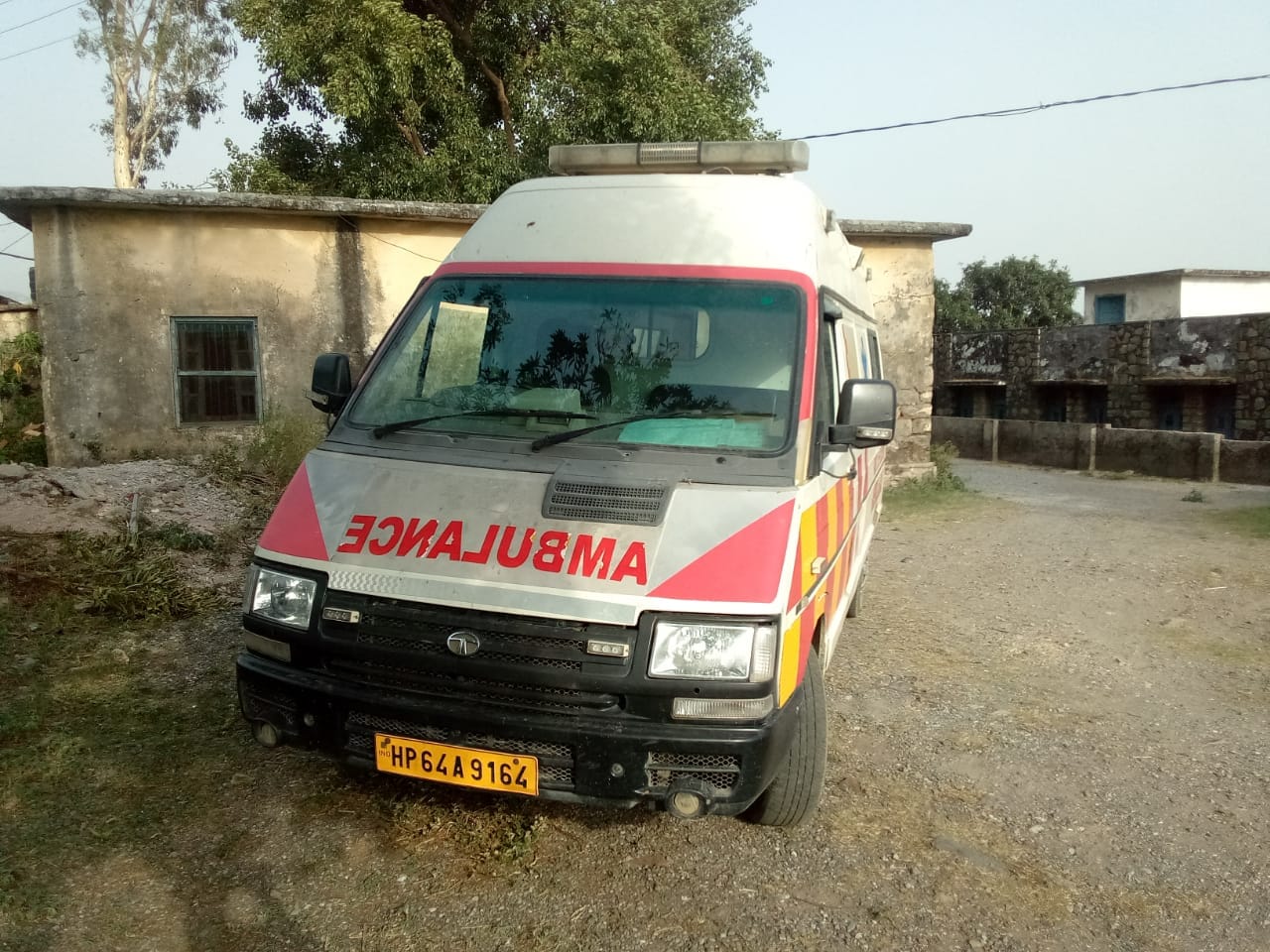 सामुदायिक स्वास्थ्य केंद्र राजपुर को मिली 108 एंबुलेंस। संवाद सामुदायिक स्वास्थ्य केंद्र राजपुर को मिली 108 एंबुलेंस। संवाद