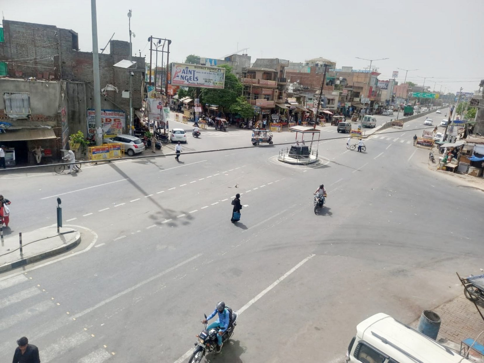 ये कोई कोरोना काल या लॉकडाउन की तस्वीर नहीं है दरअसल बागपत में रविवार को अधिकतम तापमान 45 डिग्री से ये कोई कोरोना काल या लॉकडाउन की तस्वीर नहीं है दरअसल बागपत में रविवार को अधिकतम तापमान 45 डिग्री से