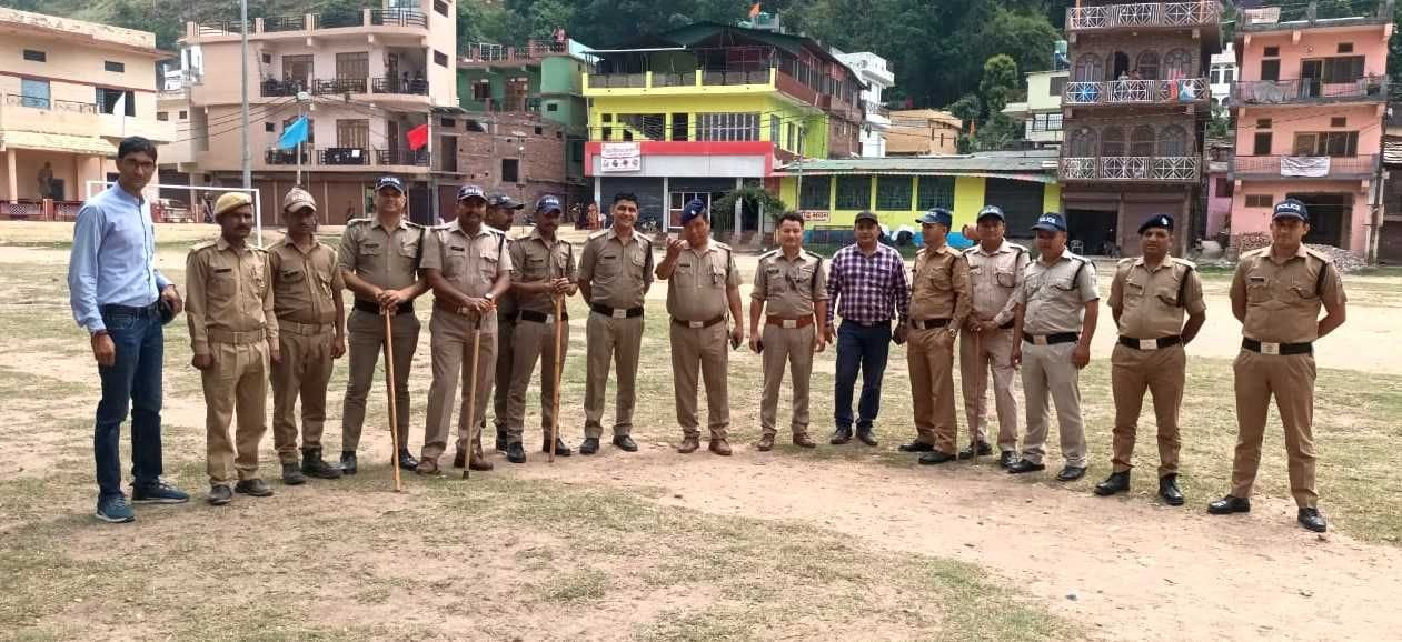 अग्निपथ योजना के विरोध को देखते हुए बागेश्वर के नुमाइशखेत मैदान में तैनात पुलिस। अग्निपथ योजना के विरोध को देखते हुए बागेश्वर के नुमाइशखेत मैदान में तैनात पुलिस।