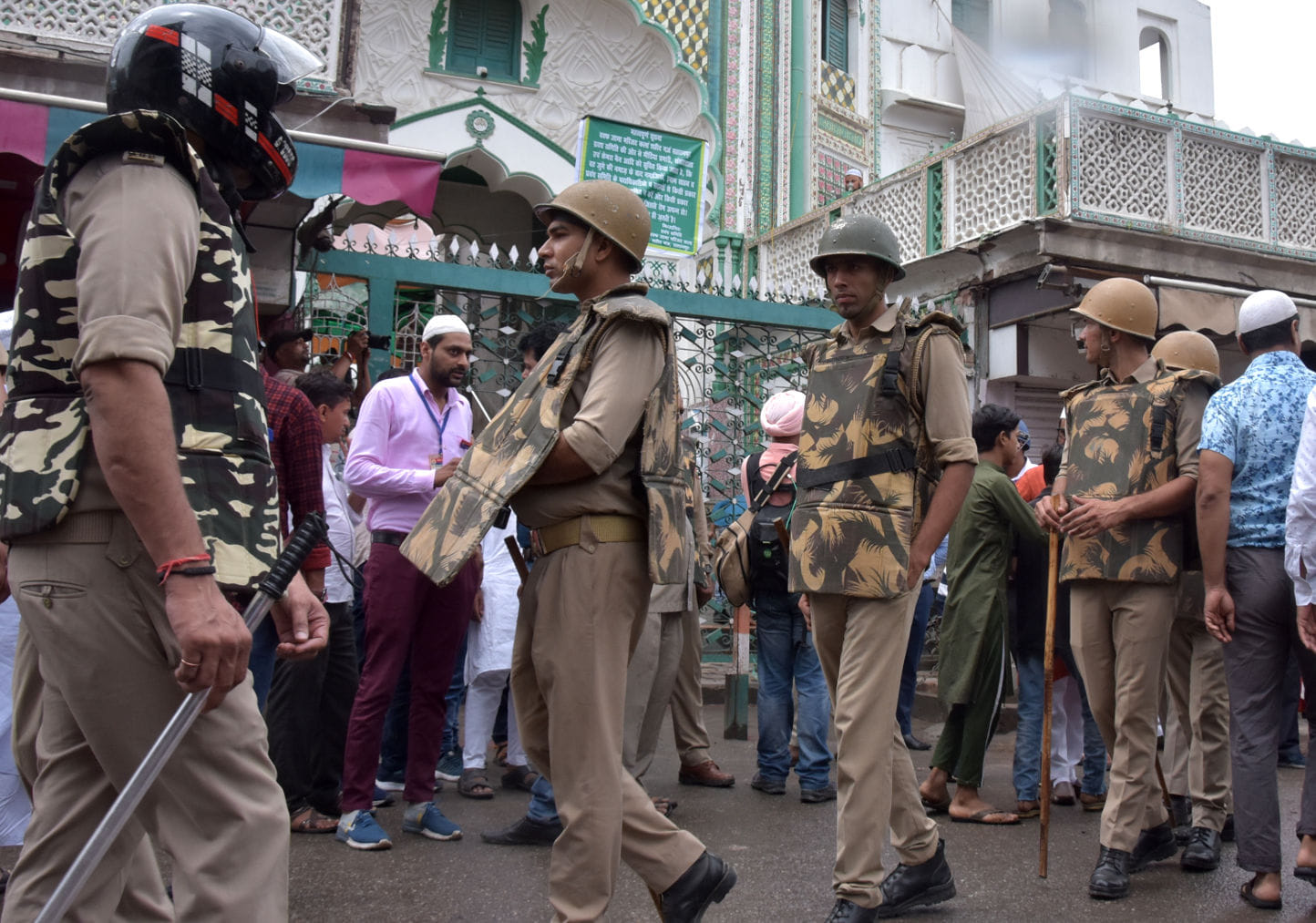 जुमे की नमाज के चलते जामा मस्जिद पर तैनात पुलिस