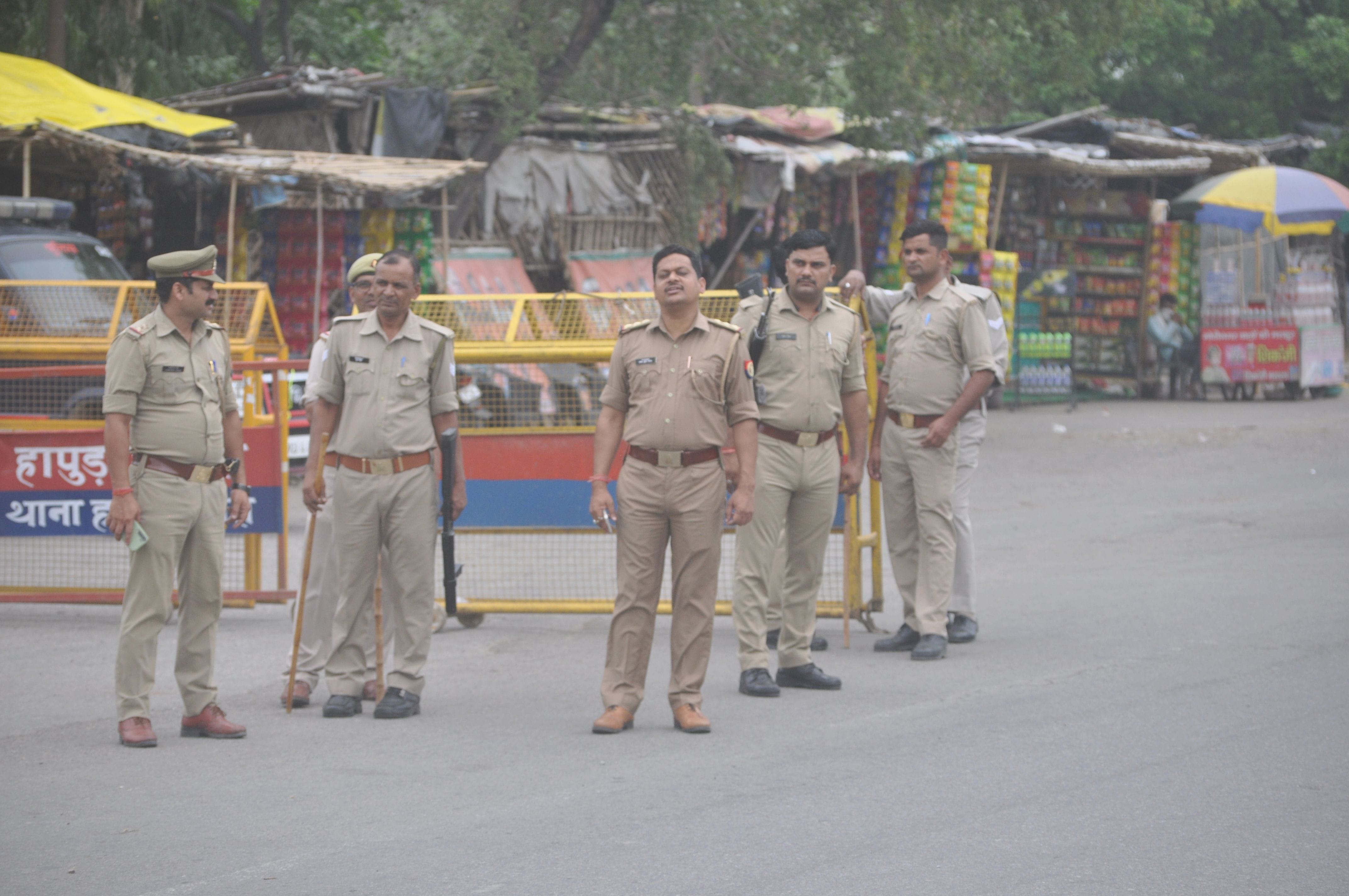 बाबूगढ़ छावनी में अग्निपथ योजना के प्रदर्शन को लेकर ततारपुर बाईपास पर बेरियर लगाकर खड़े पुलिसकर बाबूगढ़ छावनी में अग्निपथ योजना के प्रदर्शन को लेकर ततारपुर बाईपास पर बेरियर लगाकर खड़े पुलिसकर
