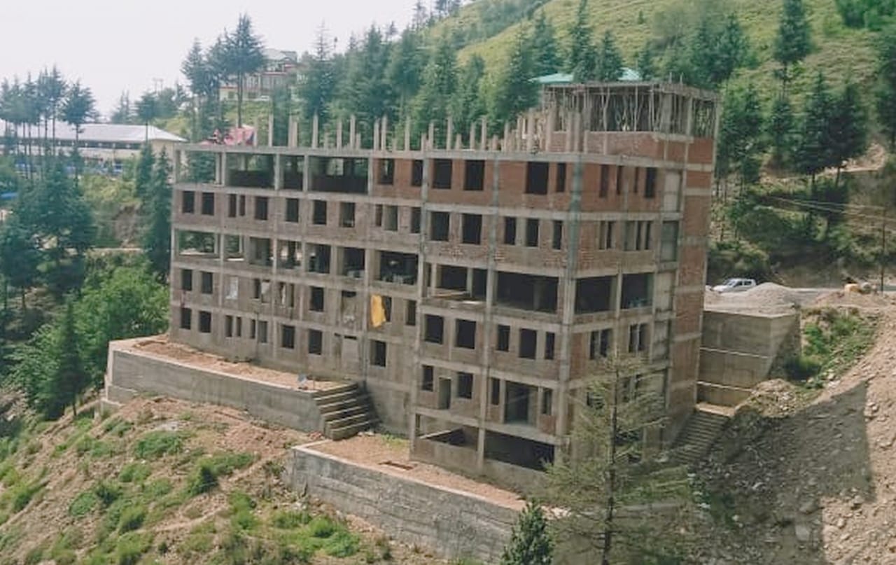 नौहराधार सीएचसी का नया बन रहा भवन। संवाद नौहराधार सीएचसी का नया बन रहा भवन। संवाद