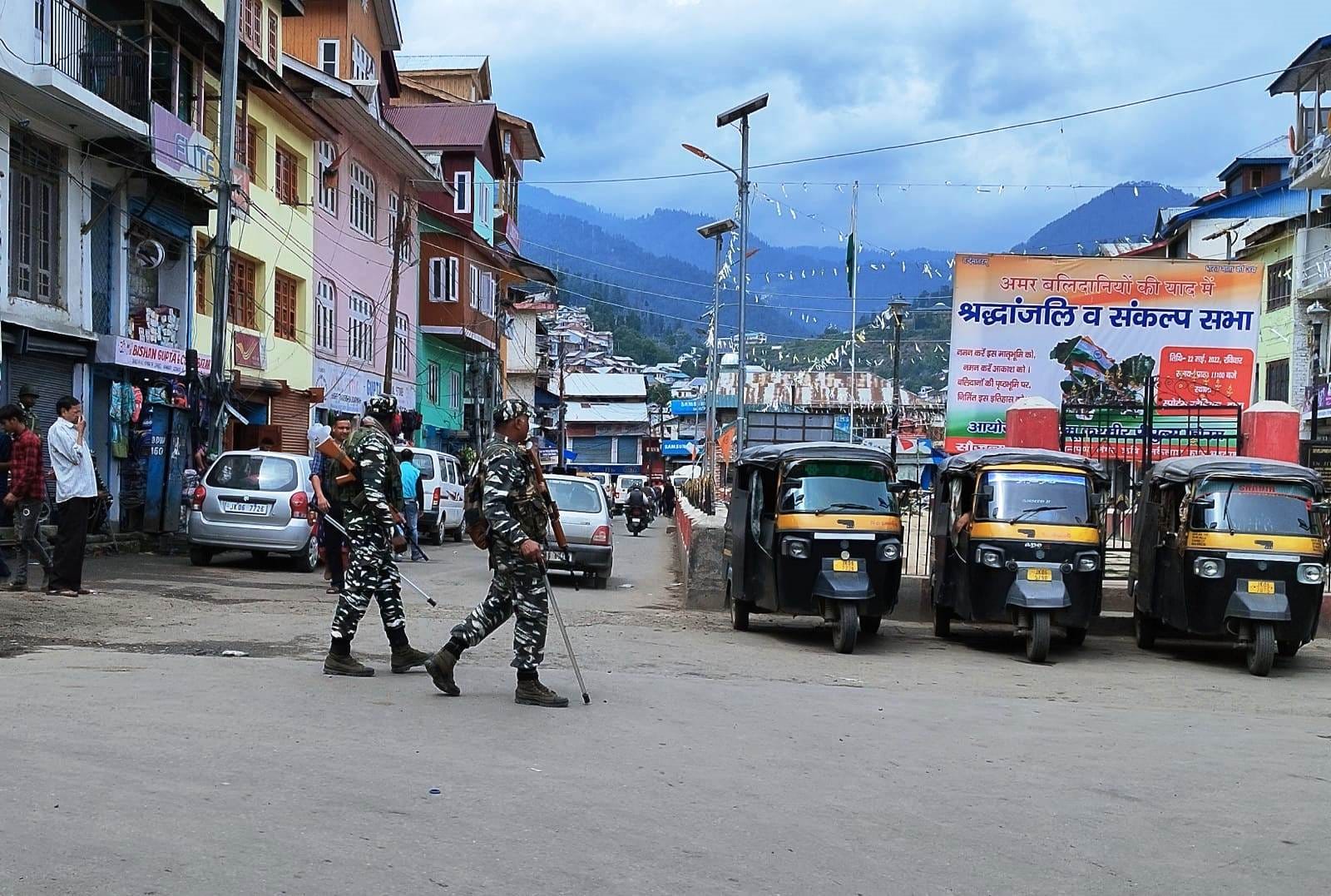 उधमपुर: बदलवा में कर्फ्यू में दी गई ढील के दृश्य..
