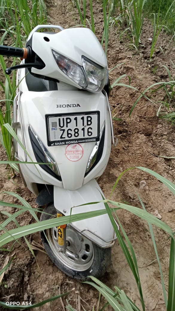 बदमाशों की स्कूटी बदमाशों की स्कूटी