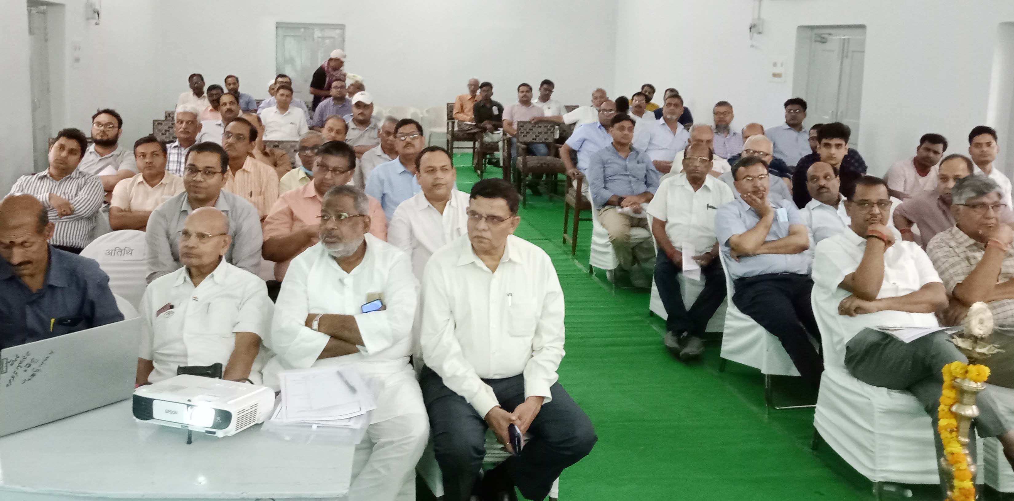 वेतन संहिता-2019 संगोष्ठी में उपस्थित कालीन निर्यातक एवं उद्यमी वेतन संहिता-2019 संगोष्ठी में उपस्थित कालीन निर्यातक एवं उद्यमी