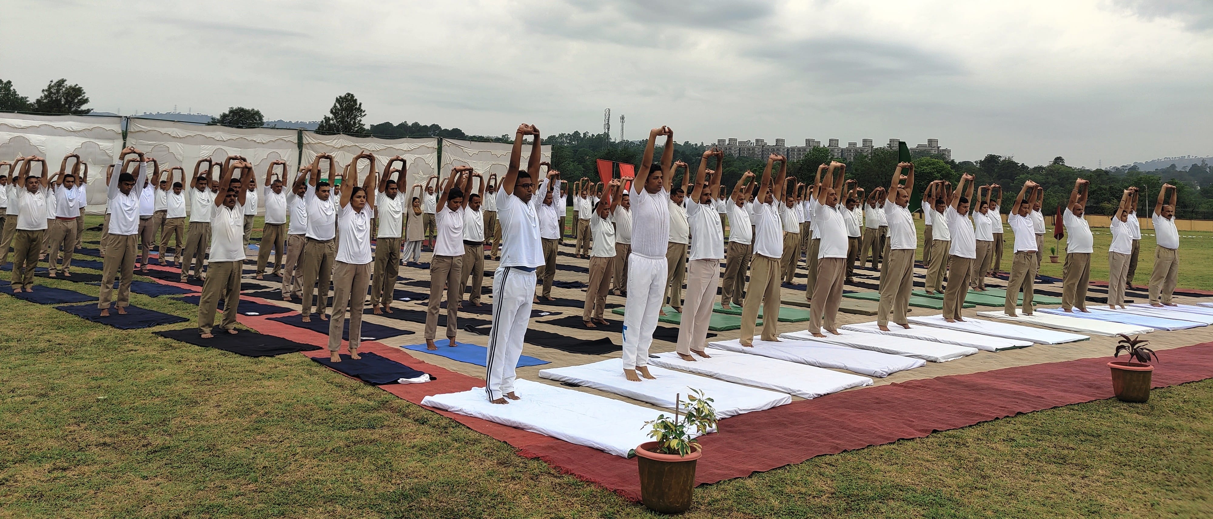 उधमपुर: विश्व योग दिवस के उपलक्ष पर आइटीबीपी 15 बटालियन द्वारा योग  किया गया.