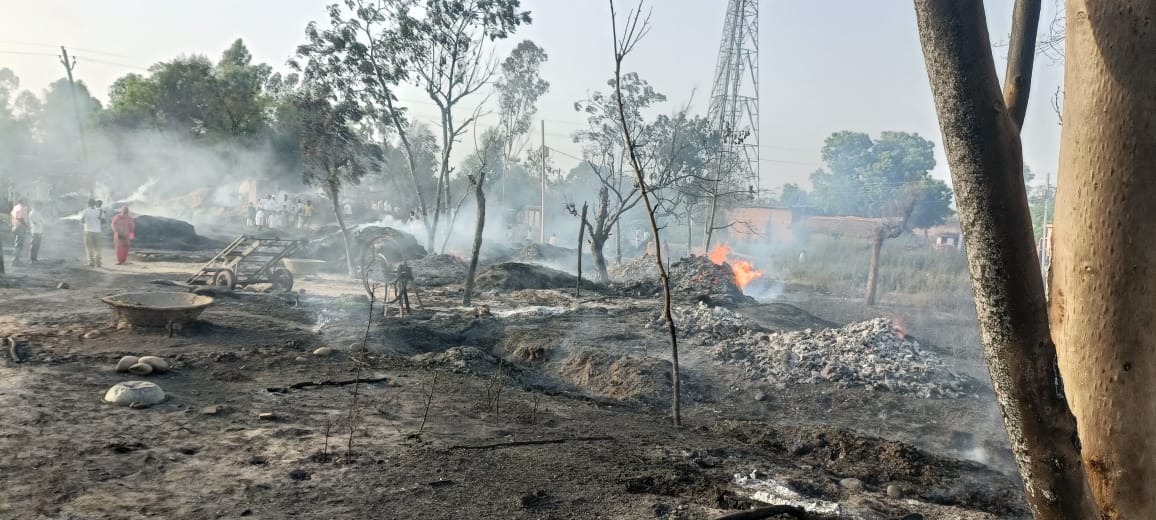 सतपुरा में आग बुझते के बाद तबाही का दृश्य