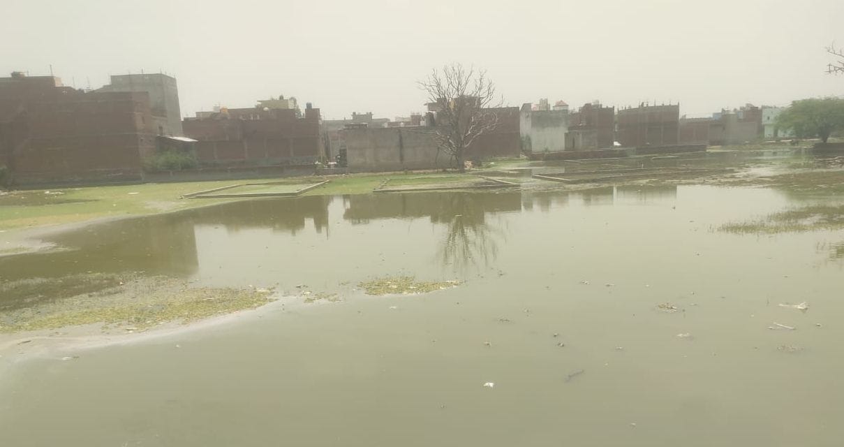 जवाहर नगर वार्ड में भरा पानी। संवाद जवाहर नगर वार्ड में भरा पानी। संवाद