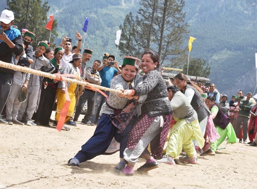 रिकांगपिओ में राज्यस्तरीय जनजातीय नृत्य एवं शिल्प महोत्सव के समापन अवसर पर रस्साकशी प्रतियोगि? रिकांगपिओ में राज्यस्तरीय जनजातीय नृत्य एवं शिल्प महोत्सव के समापन अवसर पर रस्साकशी प्रतियोगि?