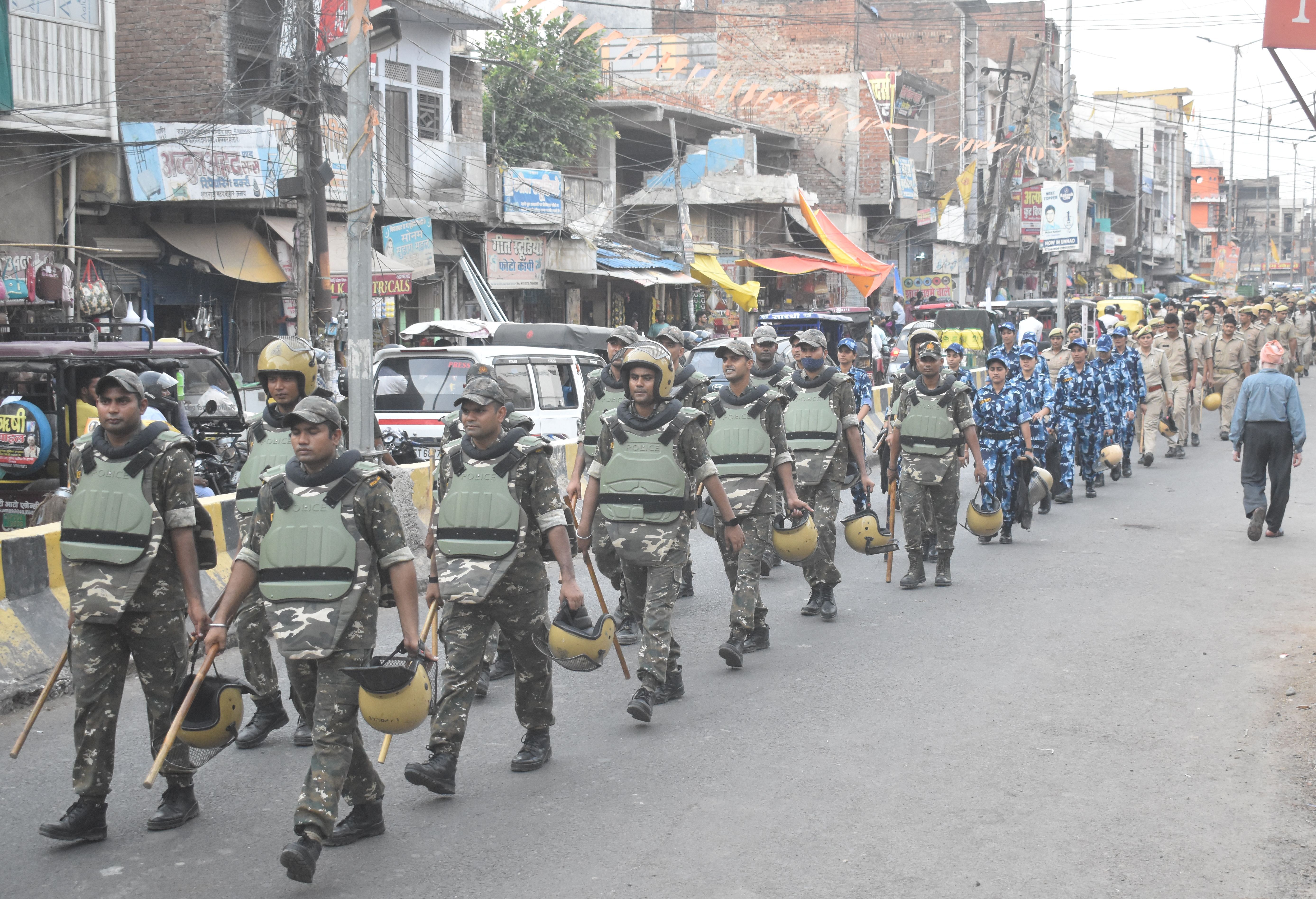 शहर में गश्त करती पुलिस। संवाद