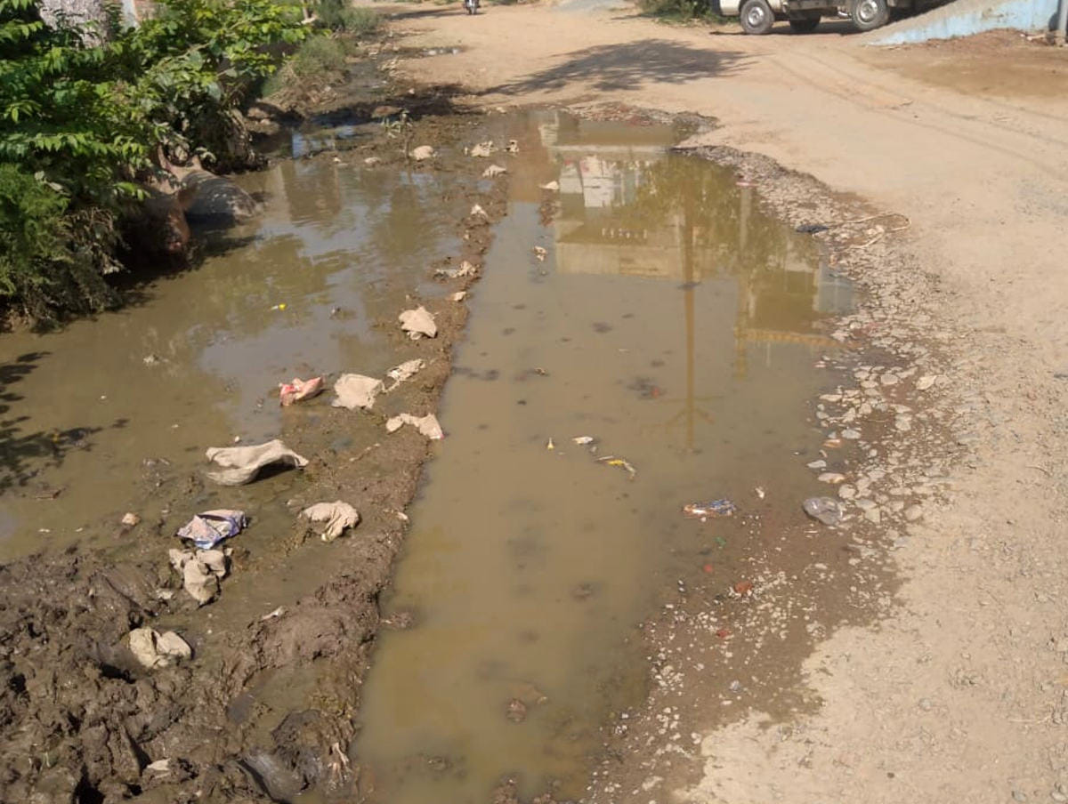 गंगोह गुडछप्पर मार्ग का जर्जर रास्ता गंगोह गुडछप्पर मार्ग का जर्जर रास्ता