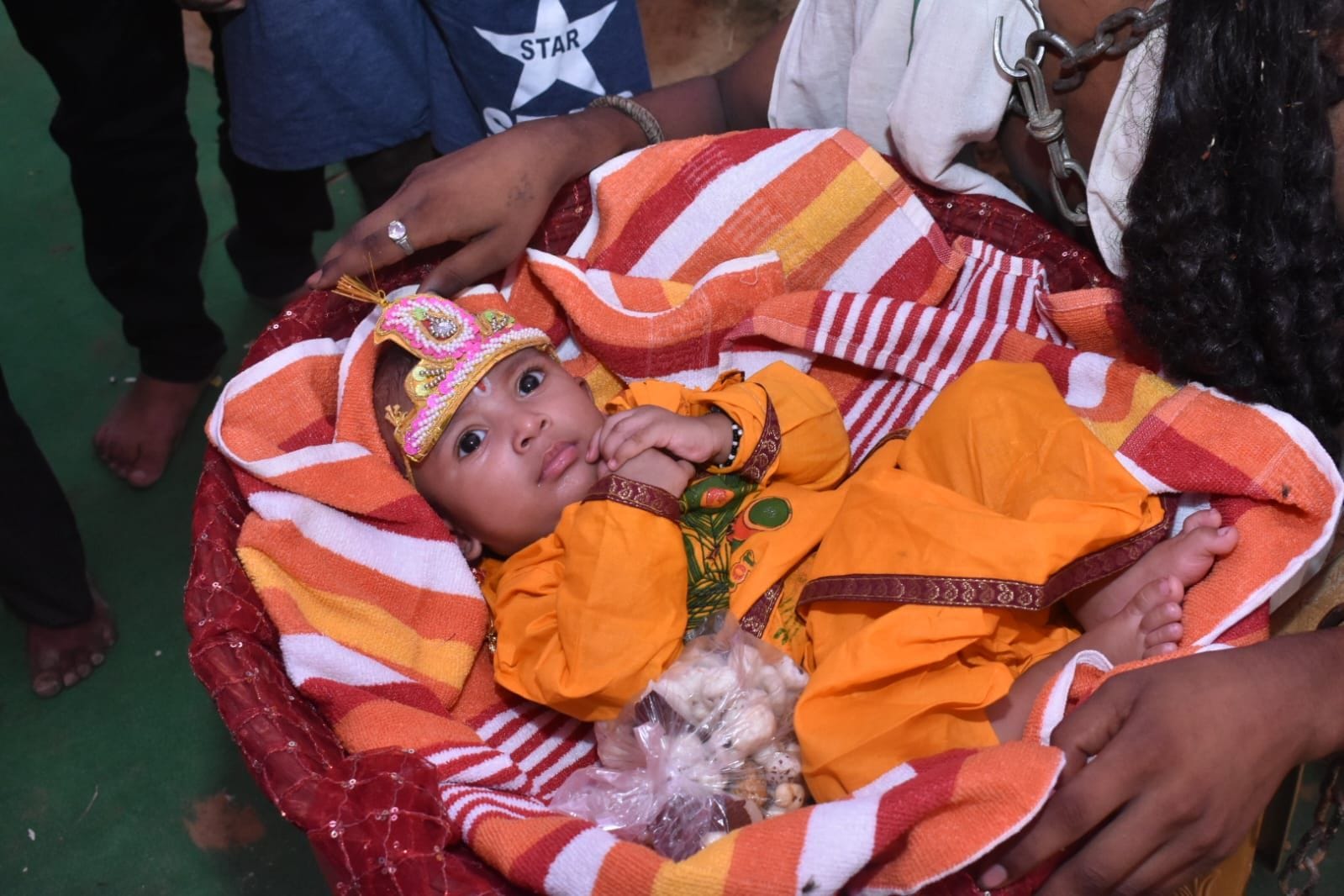 कृष्ण रूप में सजे उज्ज्वल तिवारी। संवाद कृष्ण रूप में सजे उज्ज्वल तिवारी। संवाद