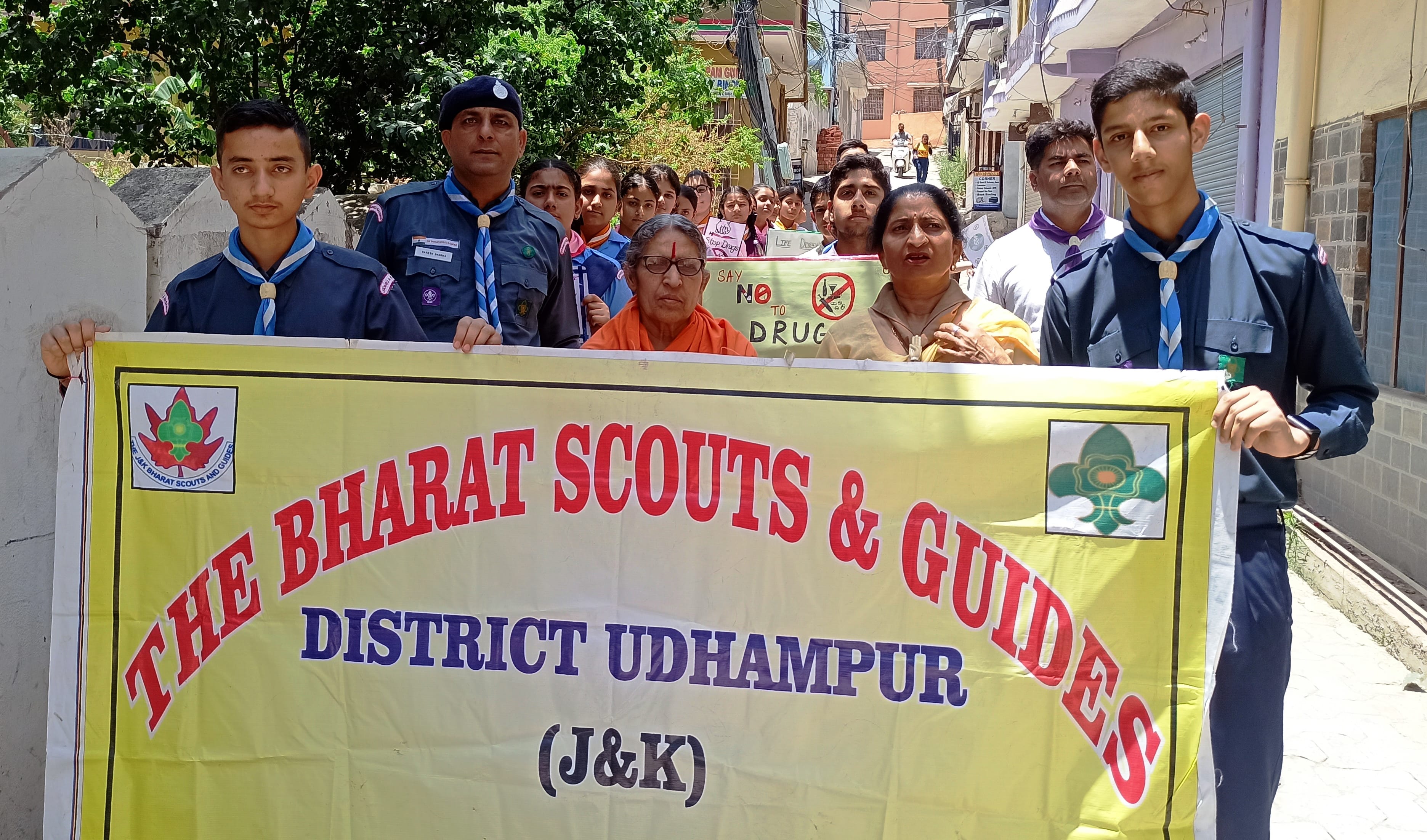उधमपुर: भारत स्काउट्स एंड गाइड्स द्वारा इंटरनेशनल ड्रग डे के उपलक्ष पर निकाली गई रैली. उधमपुर: भारत स्काउट्स एंड गाइड्स द्वारा इंटरनेशनल ड्रग डे के उपलक्ष पर निकाली गई रैली.