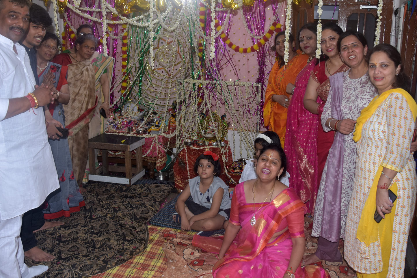 राजौरी हाउस में आयोजित कान्हा जी का जन्मोत्सव मनाता माहेश्वरी परिवार राजौरी हाउस में आयोजित कान्हा जी का जन्मोत्सव मनाता माहेश्वरी परिवार
