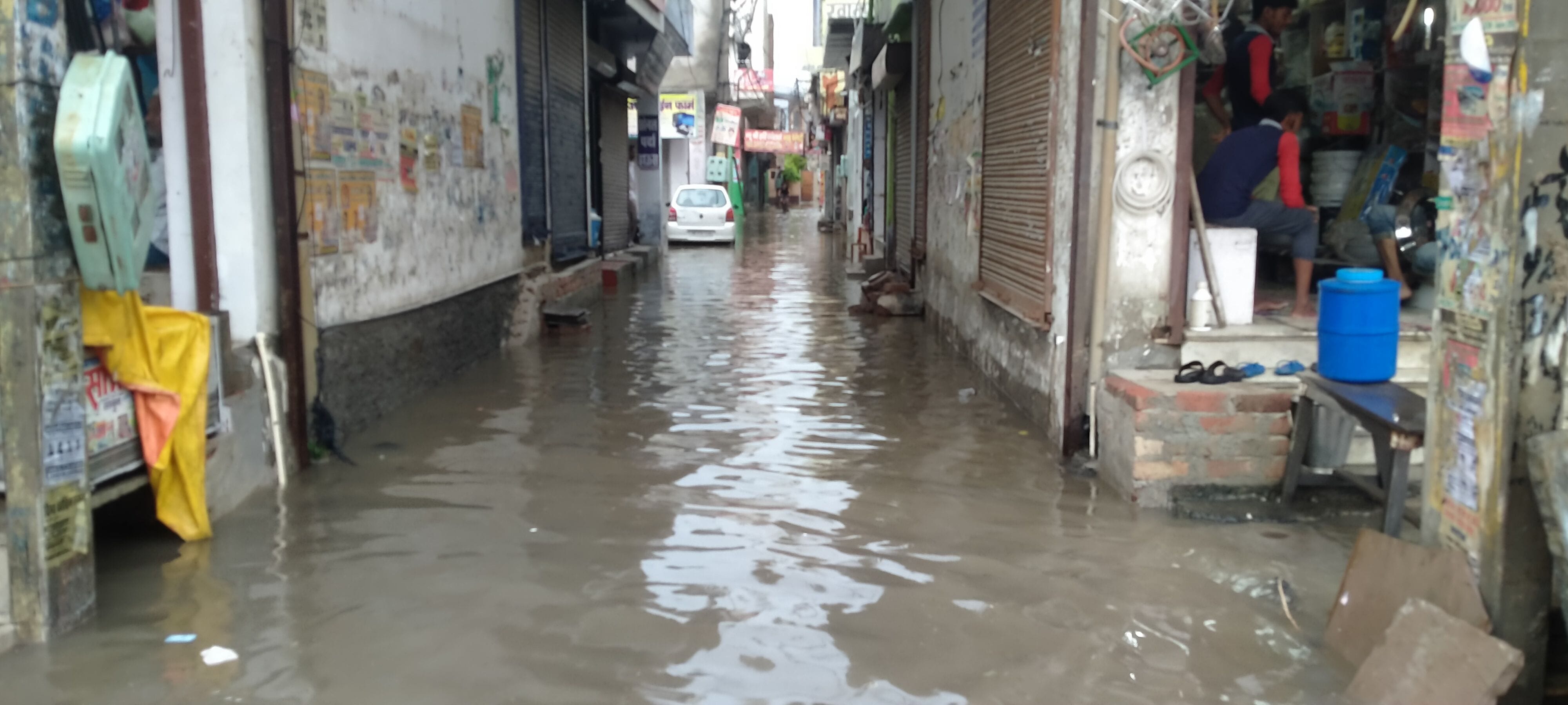 भगत सिंह मार्केट की गली में भरा पानी। भगत सिंह मार्केट की गली में भरा पानी।