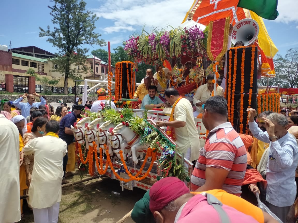 नाहन शहर में भगवान जगन्नाथ को भ्रमण करवाने के लिए तैयार रथ। संवाद