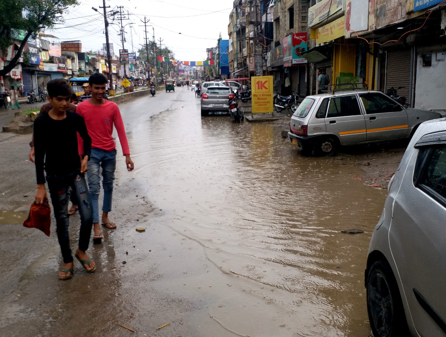 सहारनपुर में हुई बरसात में कोर्ट रोड से घंटाघर की स्मार्ट रोड हुई जलमग्न सहारनपुर में हुई बरसात में कोर्ट रोड से घंटाघर की स्मार्ट रोड हुई जलमग्न