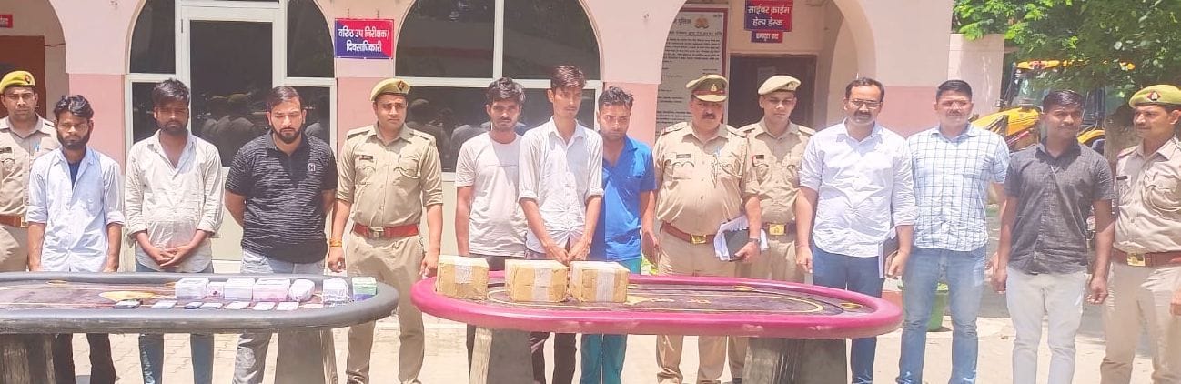 पुलिस की गिरफ्त में आरोपी ।