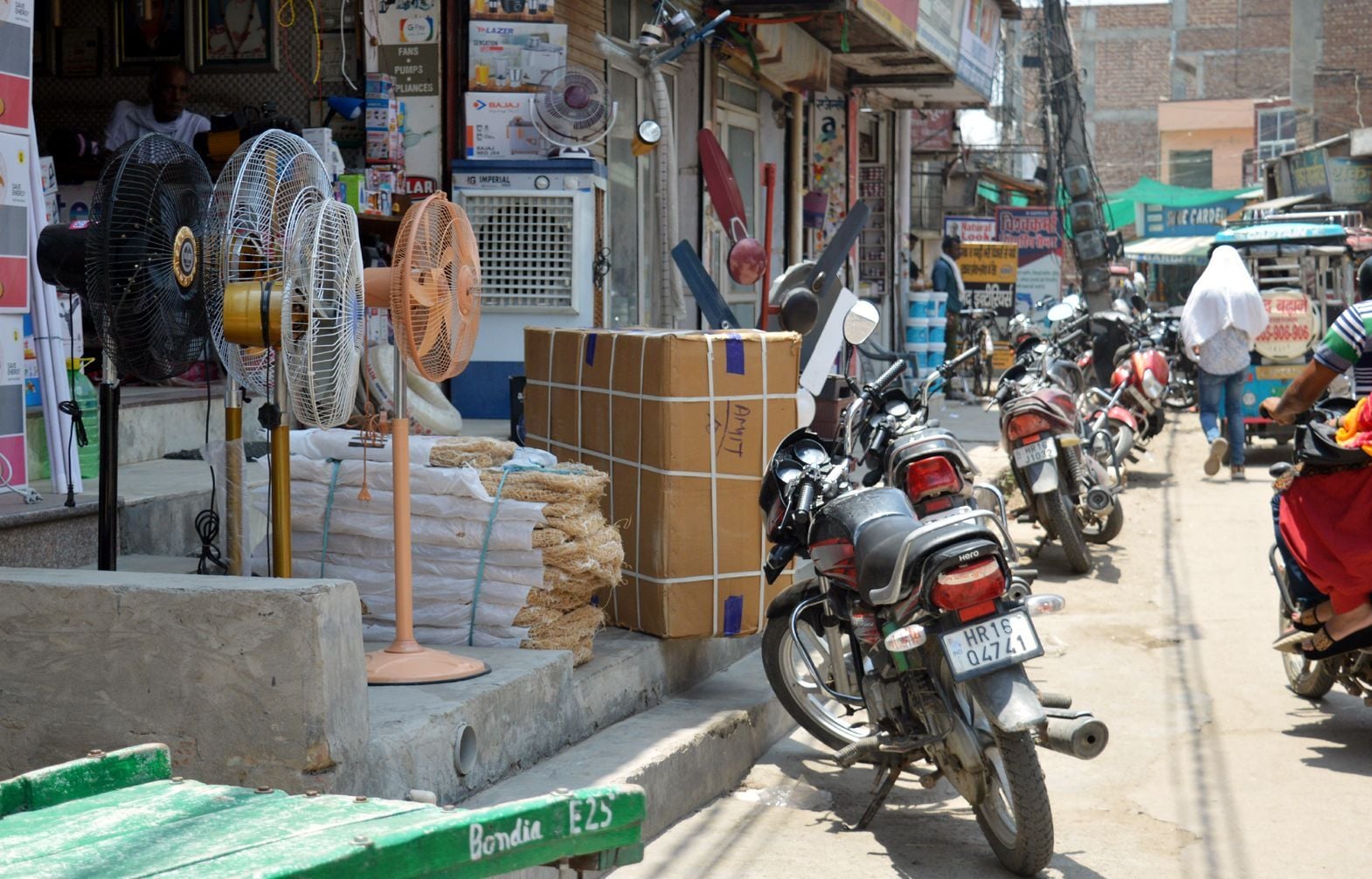 नया बाजार से सराय चौपटा बाजार की और जाने वाले मार्ग पर दुकानदारों द्वारा नाले के ऊपर कब्जा कर रखा ?