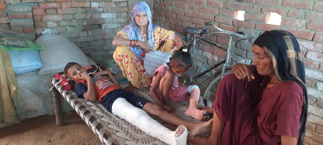 सहारनपुर के गंगोह में हुई दुर्घटना में घायल बच्चा